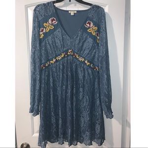 Blue lace long sleeve dress